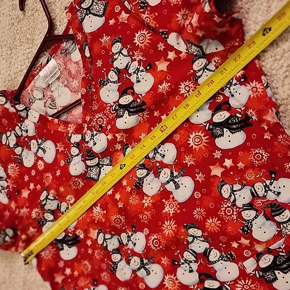 4 for $20 scrubs. Snowman holiday v neck top. Size xL - Picture 5 of 6